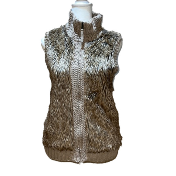 Kenar Faux Fur Knit Vest - Picture 1 of 9